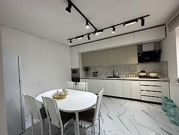 в канте дом: 🏡 Бишкек, р-н Кудайберген ✨ Угловой новый дом 🛏️ 5+ комнат 📐 Площадь — 2