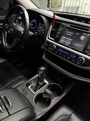 dodge chalanger: Toyota Highlander: 2019 г., 3.5 л, Автомат, Бензин, Кроссовер — 7