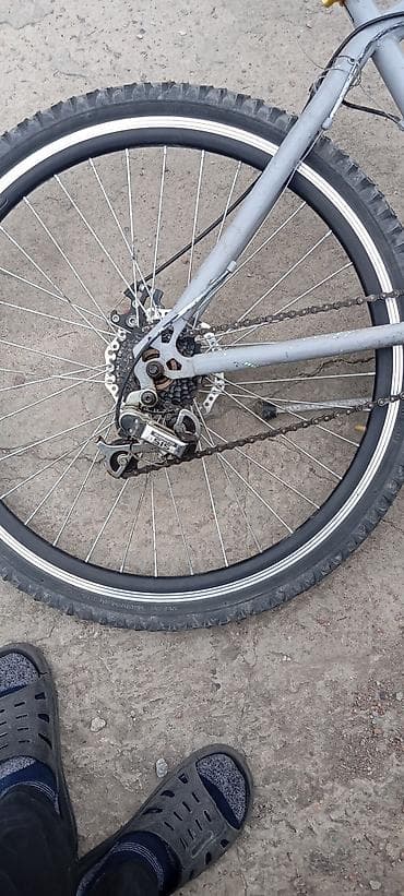 фикс лоу: Продается 2 горных велосипеда 26"колеса серый стоит 7500 сом черный 8 — 2