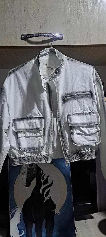 бомбер чёрный: Белая укороченная куртка-бомбер m+ kids, размер на рост 160, на — 1