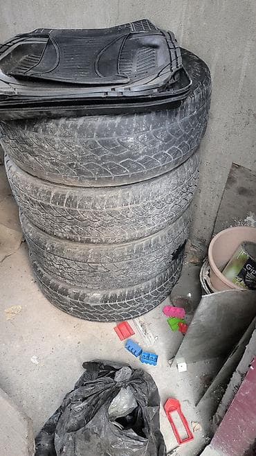 Комплект из 4 автомобильных шин на легковой автомобиль