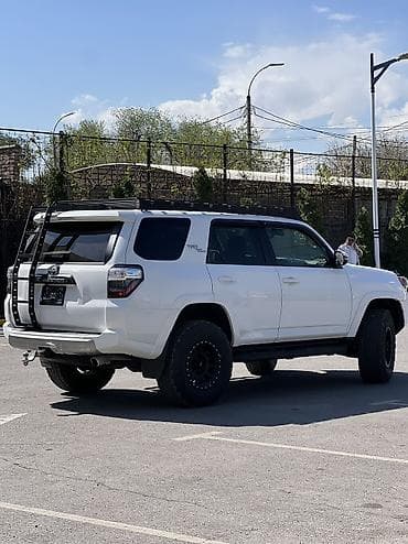 toyota 4ranner: Toyota 4Runner: 2023 г., 4 л, Автомат, Бензин, Внедорожник — 4