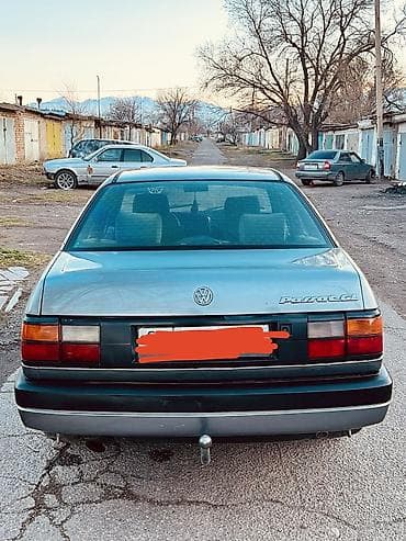 Volkswagen Passat: 1988 г., 1.8 л, Механика, Седан — 2