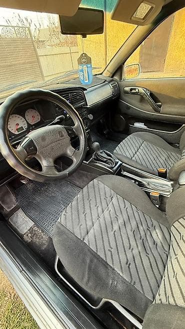 Транспорт: Volkswagen Passat: 1996 г., 1.6 л, Механика, Бензин, Седан — 7