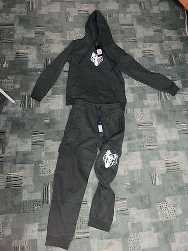 ваеный формы: Спортивный костюм BORZ, сатылат баасы 1000сом срочно размер Мка — 3