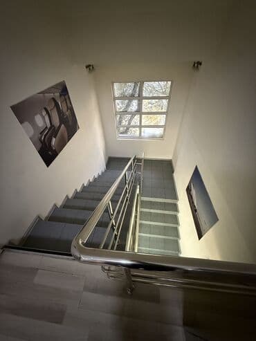 продаю действующий бизнес бишкеке: Продаю Офис 400 м², С ремонтом, Без мебели, Бизнес центр, 1 этаж — 15