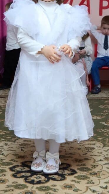 горшок для детей от 3 лет: Детское платье, цвет - Белый, Б/у — 4