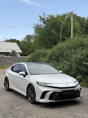 Toyota Camry: 2024 г., 2 л, Вариатор, Гибрид, Седан