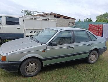 авто вит: Volkswagen Passat: 1990 г., Седан — 5