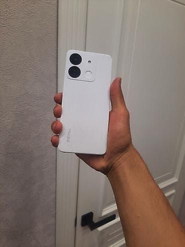 телефон сколько стоит: Infinix Smart 7 HD, Б/у, 64 ГБ, цвет - Белый, 2 SIM — 1