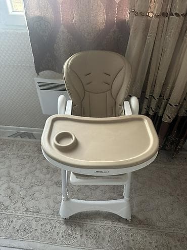 Детский транспорт: Детский стульчик для кормления. - Цвет: бежевый/молочный. - Мягкое — 3
