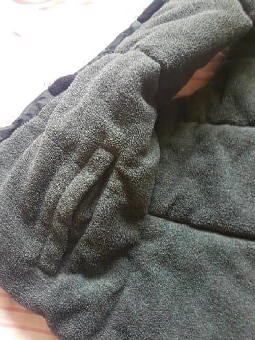 пальто детское демисезонное: Продаю безрукавку двустороннию,б/у в отличном состоянии, размер на 10- — 4