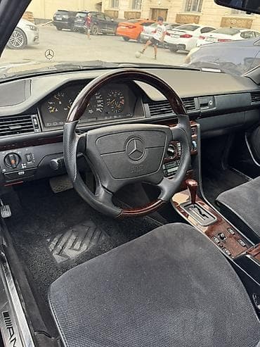 годьф 4: Mercedes-Benz W124: 1993 г., 3.2 л, Автомат, Бензин, Седан — 5