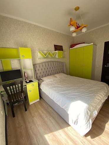 двуспальная кровать с матрасом: Двуспальная кровать, Б/у, С мягкой обивкой, длина - 200 см — 3