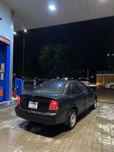 лампа керосиновая: Седан черного цвета, компактный и экономичный. Кузов 4-дверный — 3