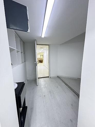 участок под склад: Продаётся коммерческое помещение в районе «Золотой квадрат» Площадь — 6