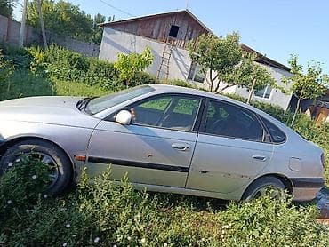 Toyota Avensis: 1998 г., Лифтбек — 3