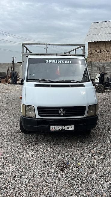 два авто: Легкий грузовик, Volkswagen, Стандарт — 2