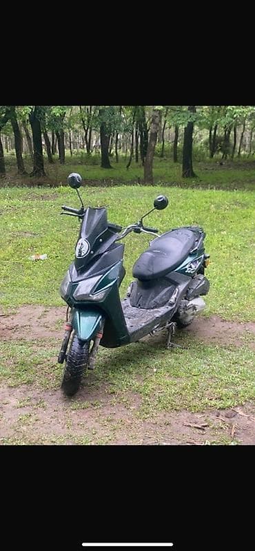 tesla model 3: Скутер/мопед городского типа - Кузов: обтекаемый пластиковый — 3