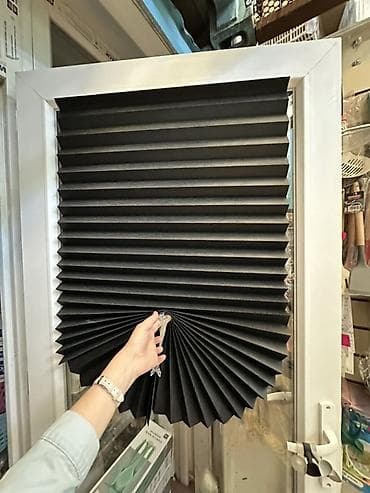 Плиссированные шторы «гармошка» на окно, бумажные, самоклеящиеся. -