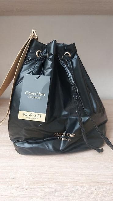 Личные вещи: Продаю .Оригинал привезён из Европы. Сумка-косметичкаCalvin Klein — 3