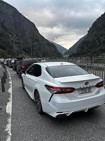chrysler 300c: Toyota Camry: 2020 г., 2.5 л, Вариатор, Гибрид, Седан — 3