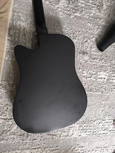 Музыкальные инструменты: Акустическая гитара с вырезом (cutaway), матовый чёрный цвет. Гриф был — 3