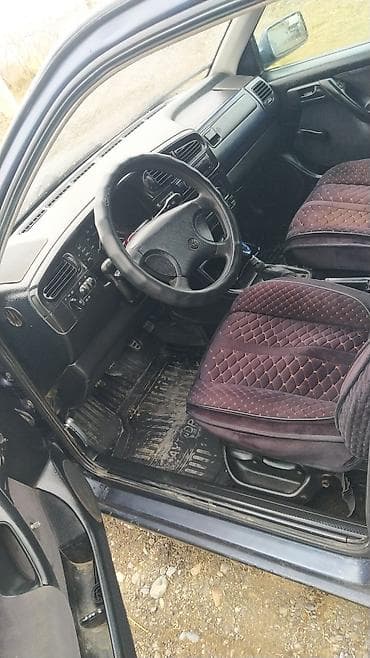 Volkswagen: Volkswagen Vento: 1993 г., 2 л, Механика, Бензин, Седан — 2