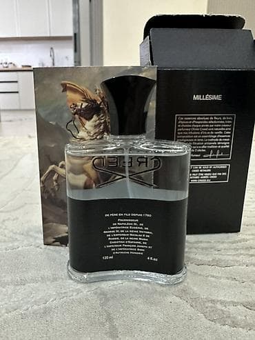 Парфюмированная вода Creed Aventus во флаконе объемом 120 мл. Флакон — 2