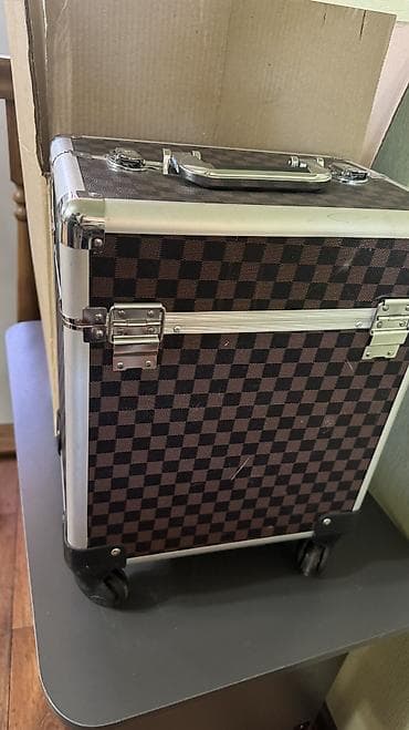 стулья для салонов красоты: Срочно продаётся!!!! Кресло для салона/парикмахерской с гидравликой - — 10