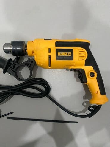 Ударная дрель DeWalt мощностью 750 Вт с регулируемой скоростью