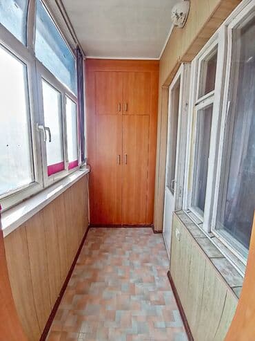 продаю квартиру 8 мкр бишкек: 1 комната, 39 м², 106 серия, 8 этаж, Старый ремонт — 3