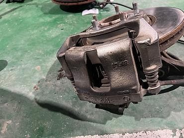 kia xceed: Передний правый суппорт Kia 2018 г., Оригинал — 2