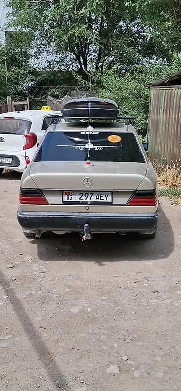 обшивки на спринтер: Mercedes-Benz W124: 1989 г., 2.3 л, Механика, Бензин, Седан — 1