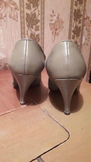 Спецодежда: Туфли,б/у размер 35, в хорошем состояние,шпилька-рюмочка,цвет — 1