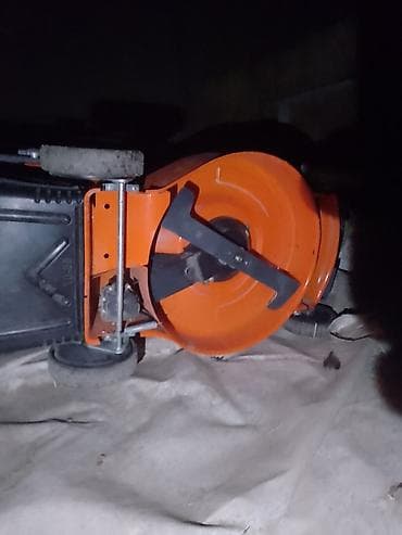 Бензиновая газонокосилка Oleo-Mac - Ширина скашивания: около 46–50 см