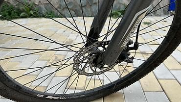 single speed: Велосипед горный (MTB) 27,5 Характеристики: - Трансмиссия: 3x7 — 4