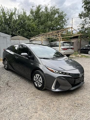 Toyota Prius: 2018 г., 1.8 л, Вариатор, Гибрид, Хэтчбэк