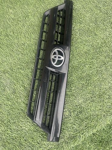 cf4: Решетка радиатора Toyota 2004 г., Б/у, Оригинал — 2