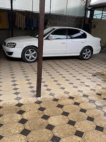 антенны для авто: Седан белого цвета с левым рулем. Кузов с тонированными стеклами — 2