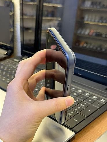 tecno pova neo 3: IPhone 17 Pro, Б/у, 256 ГБ, Синий, Зарядное устройство, Защитное стекло, Чехол, В рассрочку, 100 % — 3