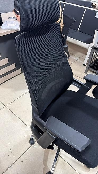 Офисные кресла: Офисное кресло, С колесиками, цвет - Черный — 2