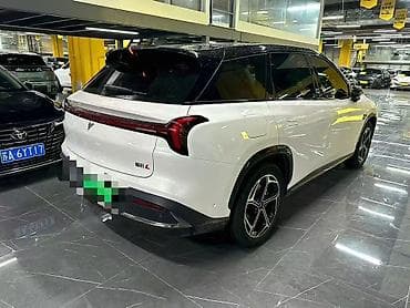 aion v: Lixiang : 2024 г., 1.5 л, Автомат, Гибрид, Кроссовер — 5