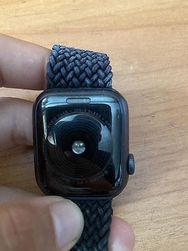 apple mac: Apple Watch SE Nike(1‑го поколения), 40 мм, корпус из алюминия (цвет — 4
