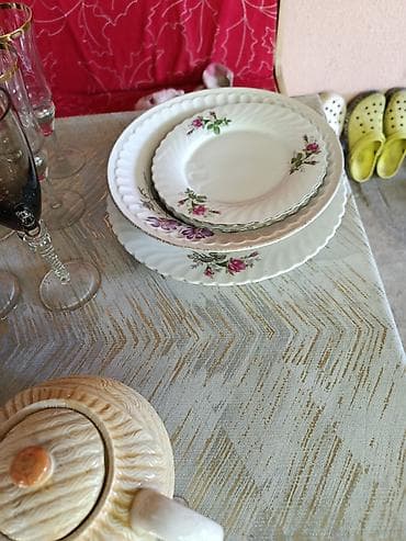 dinner table: Стеклянные наборы посуды для дома и сервировки: 1) Набор высоких — 8