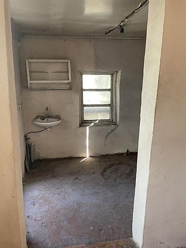 Недвижимость: Сдается комната в частном доме. Описание: - Просторная комната с — 8