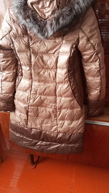 ош жапалак: Пуховик, Тизеден, Кытай, Аңтери менен, Капюшону бар, Денеге кыналып турган модель, XS — 2