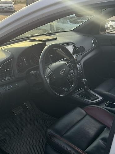 2017: Hyundai Avante: 2017 г., Бензин — 3