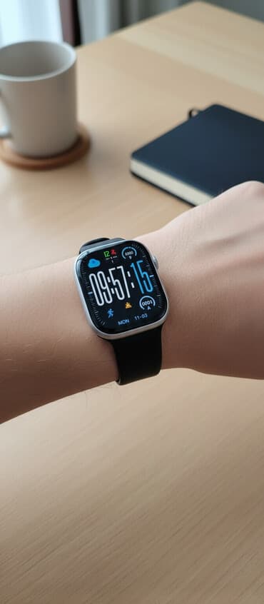 сколько стоит smartwatch: Смарт‑часы с прямоугольным сенсорным дисплеем и черным силиконовым — 1