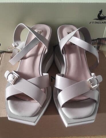 шлепка: Босоножки нюдовые с белой подошвой. Необычная танкетка, очень — 1